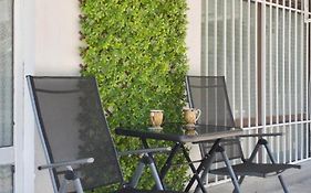 Cozy Studio Near The Park With Huge Verandah.